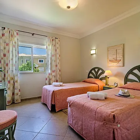 Luz Casas- 44 Fairview Village Boavista Lagos