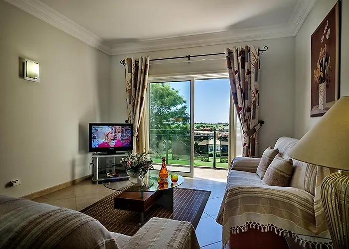 Luz Casas- 44 Fairview Village Boavista *